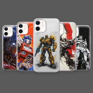 Op de afbeelding: Een verzameling van vijf telefoonhoesjes met kleurrijke illustraties van Transformers-personages. De hoesjes tonen verschillende ontwerpen, waaronder Optimus Prime en Bumblebee, met gedetailleerde kunstwerken en een glanzende afwerking. De hoesjes worden gepresenteerd tegen een grijze achtergrond.