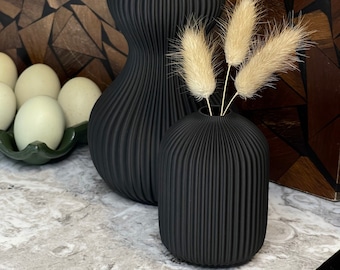 Small Vase for Dried Flowers | Moody Black | Home Decor | 3D Printed Vase | Plant Based Material | Ceramic Modern Look | House Warming Gift
