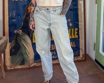 Vintage 1990s Levi's 560 light wash denim blue jeans 34x32
