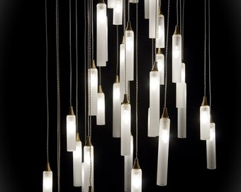 Lampa i blåst glas, modern matsalsbelysning med LED-belysning, RAINFALL - modern lång tvåvåningstrappa, ljuskrona i hallen
