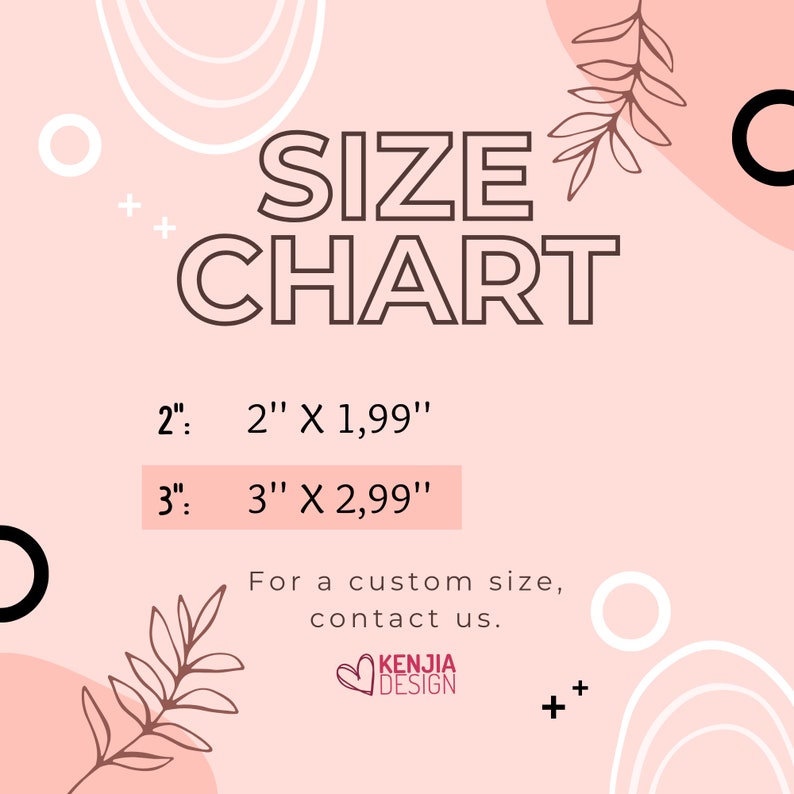 Op de afbeelding: Roze achtergrond met de tekst "SIZE CHART" in bruine letters. Maatdetails: 2" x 1,99" en 3" x 2,99". De tekst "Voor een aangepaste maat, neem contact met ons op" is ook opgenomen, samen met een logo.