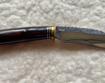 Coltello da caccia forgiato a mano: manico in legno di ferro del deserto prodotto negli Stati Uniti