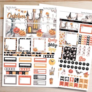 Könnte beinhalten: Druckbare Halloween-Planer-Aufkleber mit einem gruseligen Thema. Die Aufkleber zeigen Geister, Kürbisse, Fledermäuse und ein Spukhaus. Der Text "Spooky October" und "Spooky Holiday Enjoy" ist enthalten.