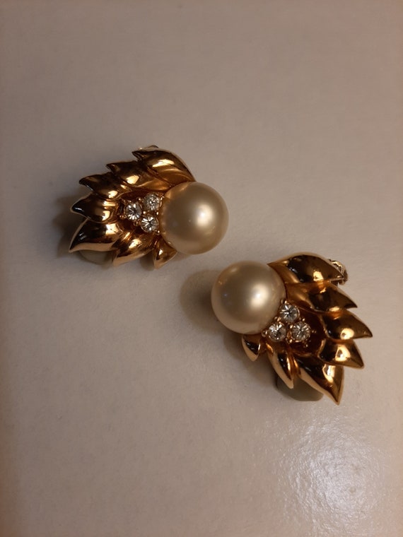 Vintage Ciner gold-tone clip on earrings with fau… - image 1