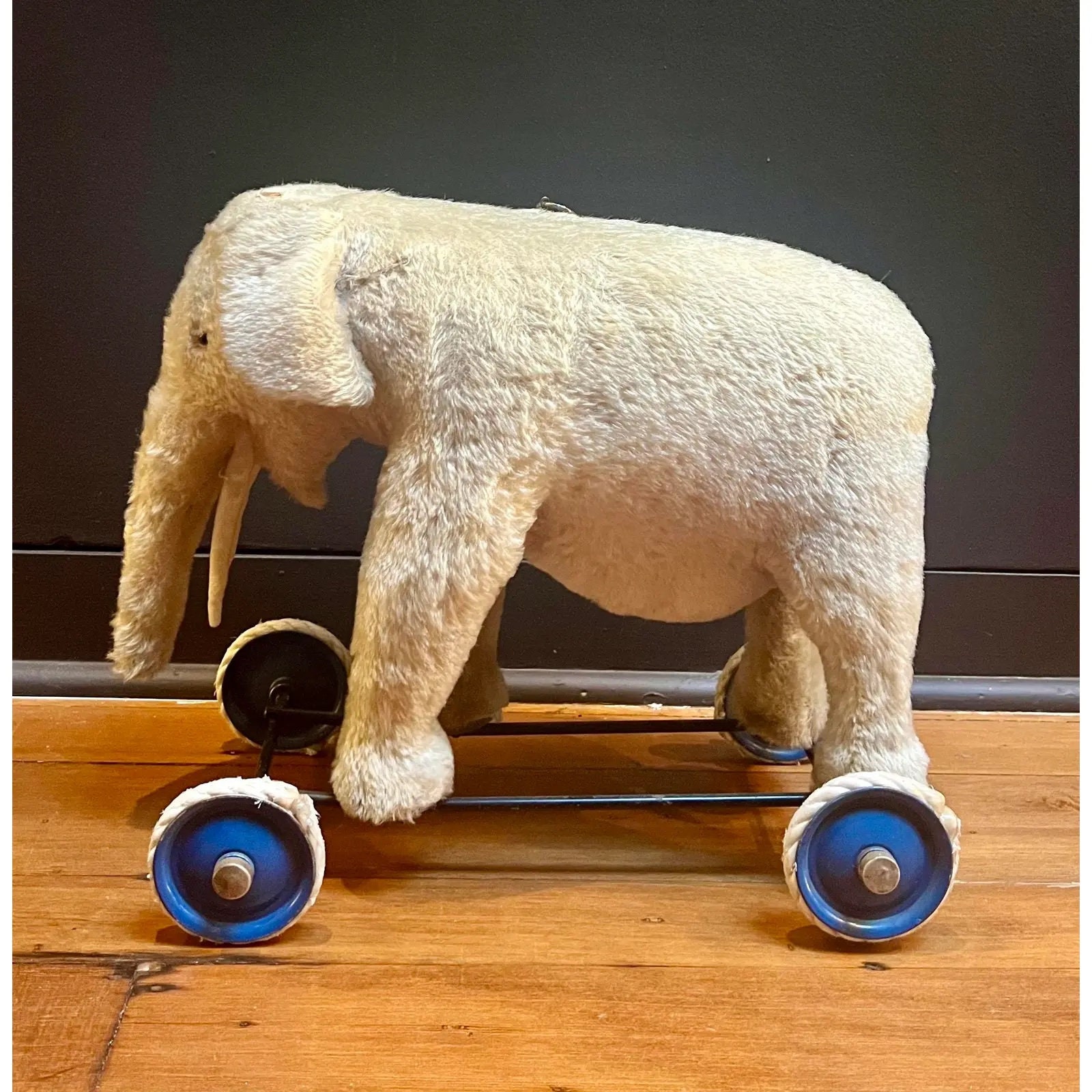 Grand éléphant Steiff Sur Roues – 45 Cm,
    Jouet à Tirer Ancien – état D'occasion