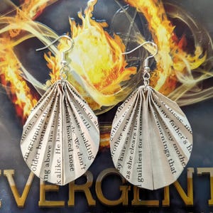 Orecchini Divergent Series di Veronica Roth in carta riciclata / Orecchini fatti a mano