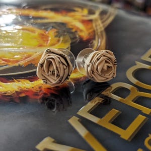 Orecchini Divergent Series di Veronica Roth in carta riciclata a forma di libro con rose / Mini orecchini a bottone fatti a mano