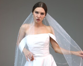 Cascading Pearl Wedding Veil: Ivory Cathedral or Fingertip  display picture 1
