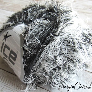 Black and white eyelash yarn, cotton polyester blend monochromatic eyelash yarn for sale, Ice yarn 70909.