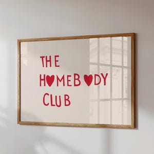The Homebody Club Print Trendiger Schriftzug Poster Mädchen Wohnung Dekor Ästhetische Wandkunst Niedliches Herz Poster Digitaler Download Horizontaler Druck