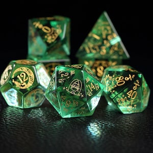 Volles apfelgrünes Glasset - Dungeons und Dragon Rashed Dice, RPG-Spiel Galvanisiertes Digital Pixel Art-Rollenspiel, Personalisierungswürfel