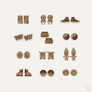 ARCHIVO DIGITAL Nostalgia de los 90, juego de 12 pendientes, cortador láser, Glowforge, archivo SVG, vector, troll sonriente, zapatillas Converse, Furby, Pokeball