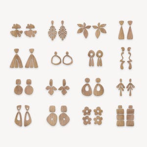 Peut inclure: Un ensemble de 20 paires de boucles d'oreilles en bois de différentes formes et designs. Les boucles d'oreilles sont toutes en bois naturel et ont un aspect rustique et fait main.
