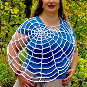 Halloween Spiderweb Crochet Shawl Pattern – Size Variations – Video Tutorial & Pictures – Beginner-Friendly PDF Download – 2 Hour Project