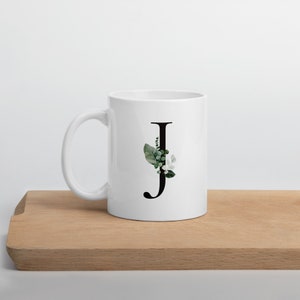 Taza de té de café con leche con letra inicial floral "J" Regalo personal