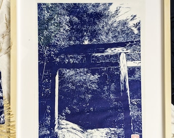 Handcrafted Japanese linocut Torii sacred walk in the blue forest of Miyajima - Engraved and printed by hand - Japanese decoration