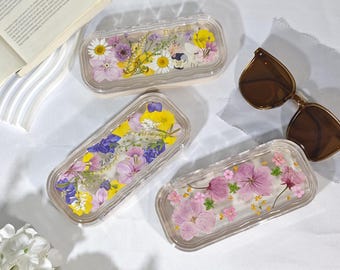Handgjort glasögonfodral med äkta torkade blommor, anpassad namnlåda för solglasögon, present till henne, perfekt brudtärna bröllopsfestpresent