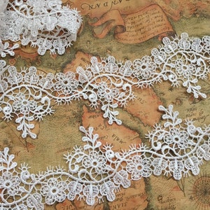 Zachte Chantilly-kantstof op maat gesneden Trim Wimper Geborduurde Bloemen Bruiloft Trim Ketting Kant 2,55 inch breed
