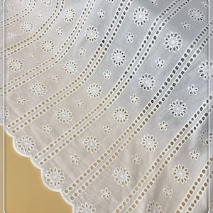 Katoenen kantstof in vintagestijl, gebroken witte katoenen guipurestof, retro gehaakte uitgeholde kantstof