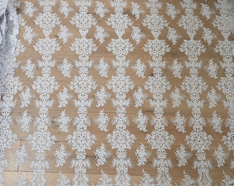 Franse gebroken witte kantstof met pailletten, kralenjurkstof, trouwjurk, kantstof