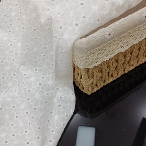 Bordure de jolies fleurs, tissu dentelle à oeillets en coton, tissu blanc cassé pour jupes à oeillets, tissu dentelle pour robe bohème chic par mètre