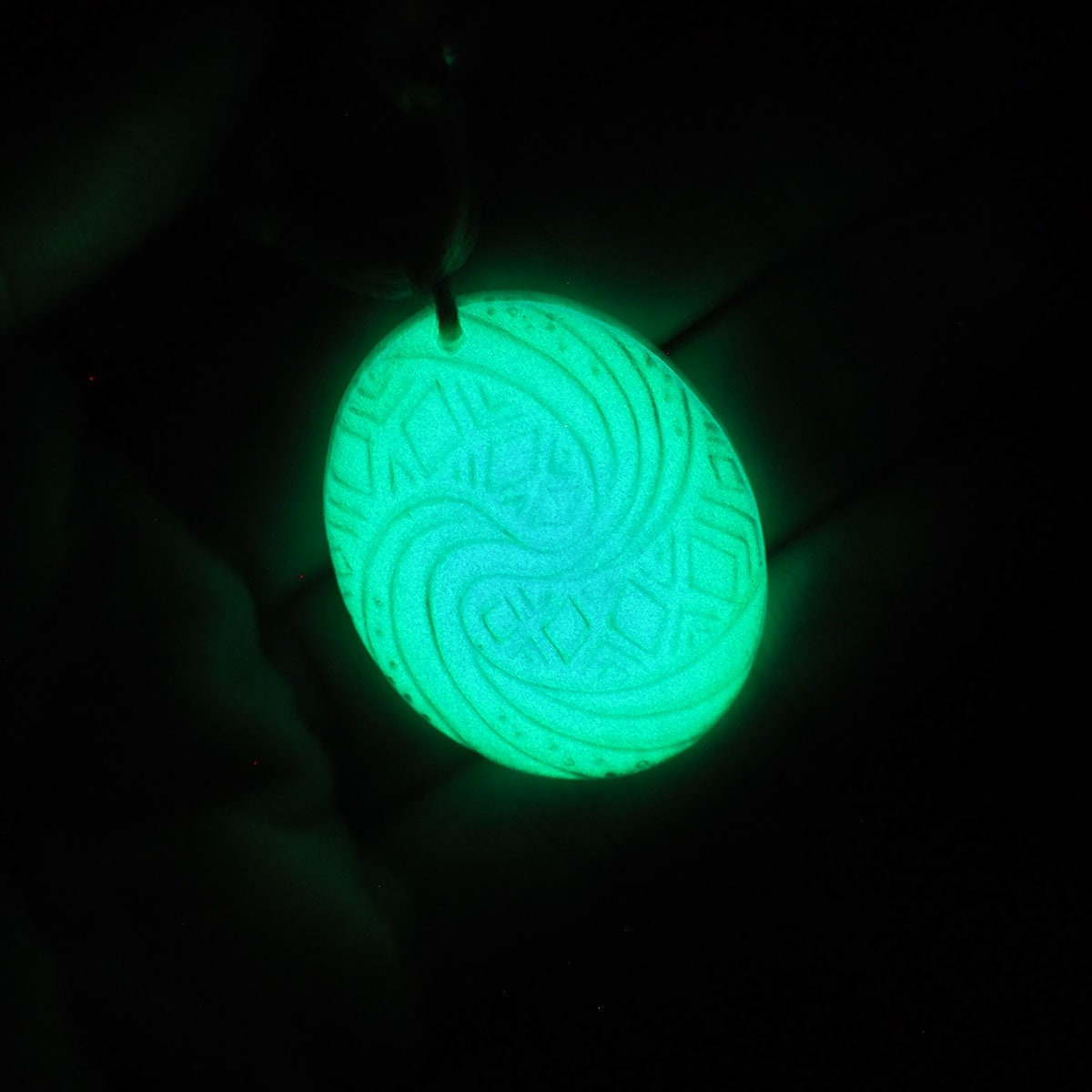 Moana Necklace Glow in the Dark / Luminous Heart of Te Fiti Pendant ...