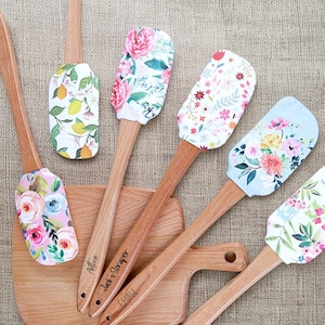 Personalized Engraved Silicone Spatula, Personalized Kitchen Tool with Wooden Handle, Housewarming Gift, Wedding Gift, Personalized Spatula