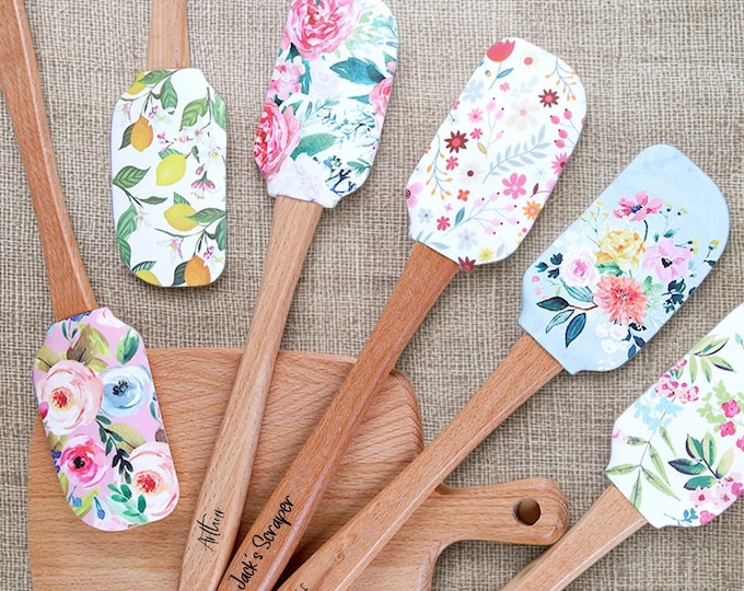 Personalized Engraved Silicone Spatula, Personalized Kitchen Tool with Wooden Handle, Housewarming Gift, Wedding Gift, Personalized Spatula