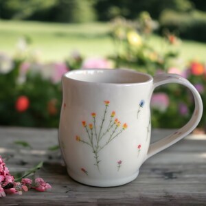 Taza de cerámica con flores silvestres, taza de café de cerámica hecha a mano, taza de té artesanal con diseño floral, taza grande, regalo para amantes del café imagen 2