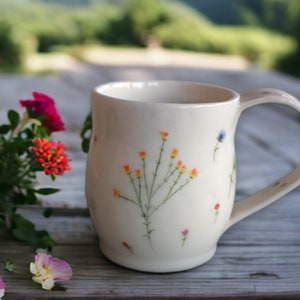 Taza de cerámica con flores silvestres, taza de café de cerámica hecha a mano, taza de té artesanal con diseño floral, taza grande, regalo para amantes del café imagen 4