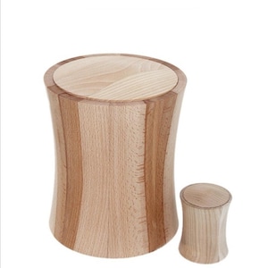 Kleine handgefertigte Gedenkurne aus Buchenholz - EB-2 klein