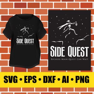 Pode incluir: Uma camiseta preta com um gráfico branco de uma pessoa segurando uma lanterna e o texto "Side Quest Because Main Quest Can Wait".