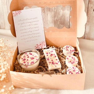 Coffret bougie personnalisé. Coffret découverte Pétales de rose. Box cadeau bougie, fondants et suspension parfumée. Bougie fleurs séchées.
