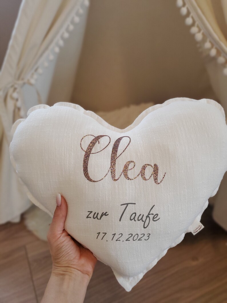 Herzkissen personalisiert Valentinstagsgeschenk Musselin Geschenk Taufgeschenk I Kuschelkissen Bild 6