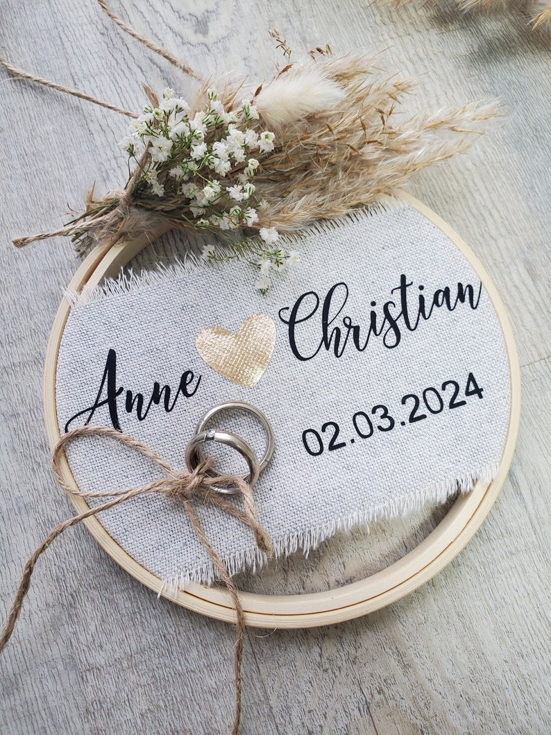 Ringkissen Hochzeit Boho Holz Stickrahmen mit Name/Trockenblumen Familiengeschenk Wanddeko personalisiert Bild 7