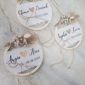 Ringkissen Hochzeit Boho Holz Stickrahmen mit Name/Trockenblumen Familiengeschenk Wanddeko personalisiert Bild 2