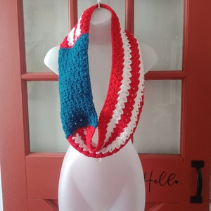 Patriotischer Häkelschal Rot Weiß und Blau Amerikanischer Flaggenschal US Flagge Stars and Stripes USA Apparel Unendlichkeitsschal 4th of Juli