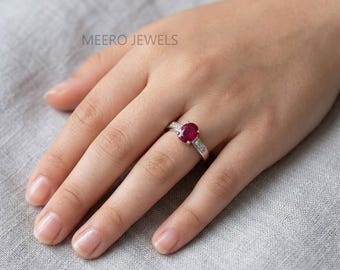 Handgemachter natürlicher Rubinring, 925 Sterlingsilber Oval Rubinring, Juli Birthstone Ring, Verlobungsring für Frauen