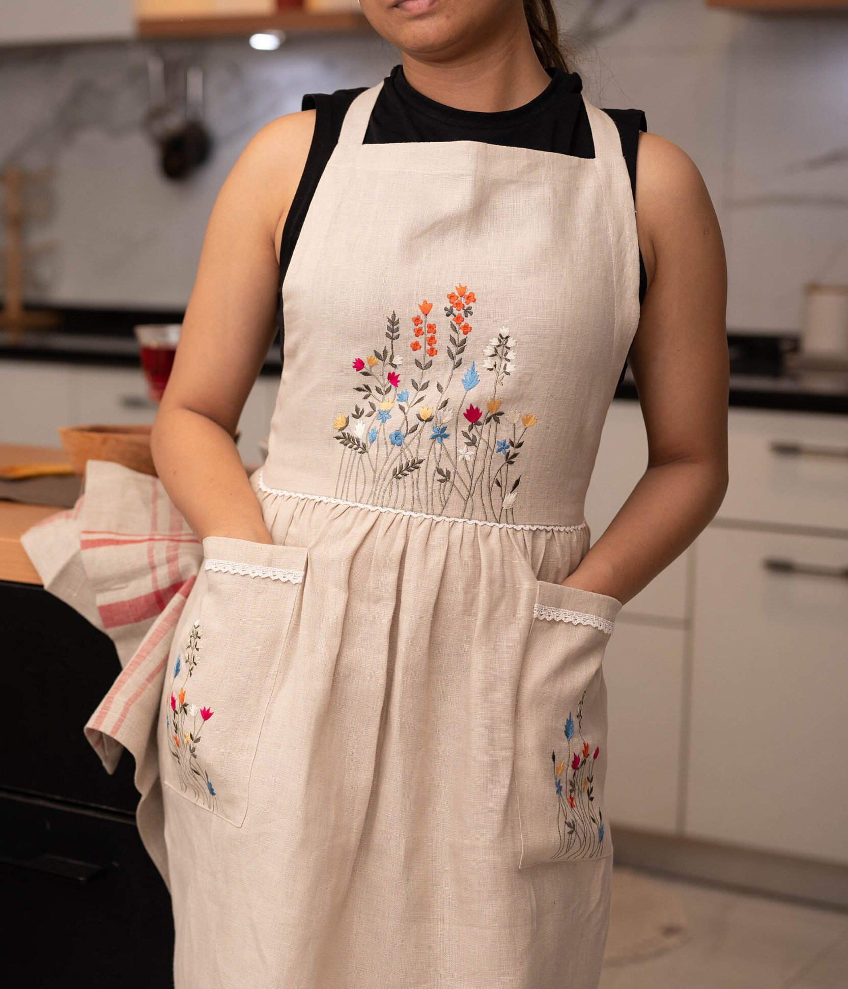 Linen Apron With Pockets and Floral Embroidery on Chest and