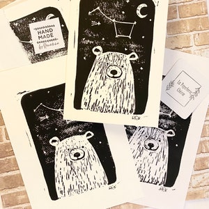Lindo grabado en linóleo de oso, místico, cielo nocturno, constelación de la Osa Mayor, estrellas, linóleo de oso polar, 5 x 7, regalo para amantes de los animales