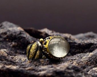 Anel artesanal com pedra Dur e Najaf em prata de lei 925, banhado a ouro 24 quilates.
