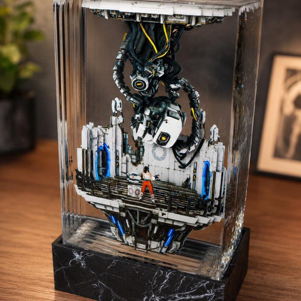 Genetic Lifeform and Disk Operating System GLaDOS Resin Sculpture Lamp