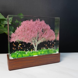 Lámpara de resina con mariposas y sakura: luz nocturna japonesa hecha a mano con flores de cerezo