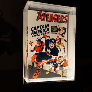America Comic Book Cover Resin Lamp, Avenger 3D Art Sculpture