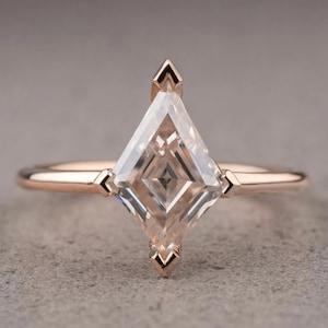 2.0 CT Kite Cut Moissanite Engagement Ring/ 14K Solid Gold Anniversary Gift/ Unique Promise Solitaire Ring/ Proposal Wedding Ring For Her