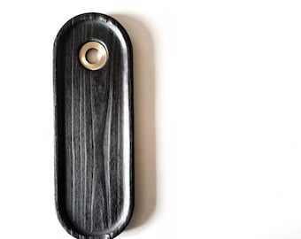 ÓNIX: Bandeja ritual de acacia Yakisugi con incrustaciones de latón macizo