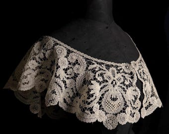 Splendido colletto Bertha in pizzo antico di Bruxelles. Colletto in pizzo per abito da sposa.