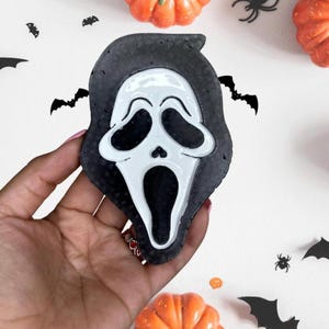 Scream Car Freshie – Horror Movie-Inspired Air Freshener – Spooky Car Decor for Halloween Fans