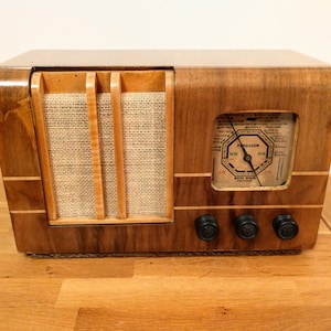 Bluetooth speaker - old radio