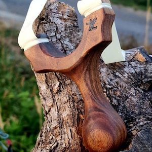 Model Ergo KUPA, walnut tree Natural Fork/Ergo Slingshot/Catapult/Natty/Schlinge/Zwillen